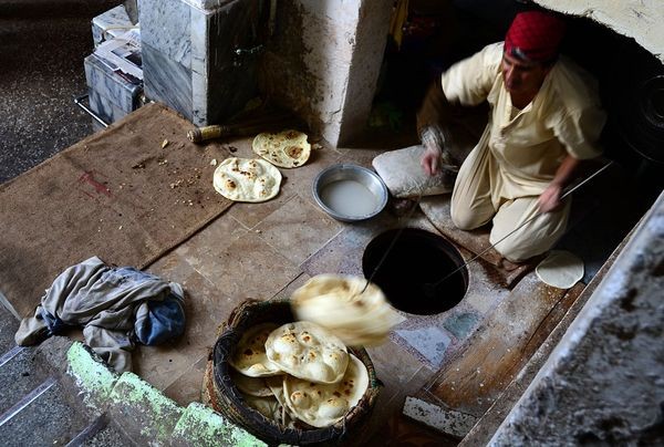Bánh làm từ bột, món ăn phổ biến ở Pakistan.